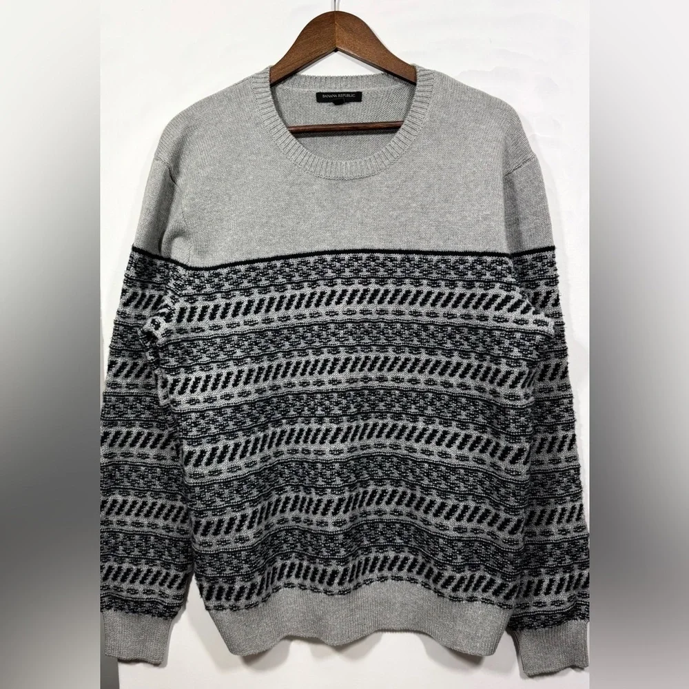 Banana Republic Men's Gray and Black Size L Crewneck Sweater